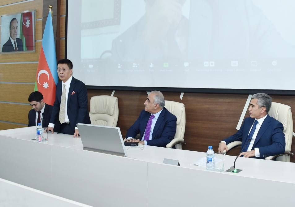 В UNEC выпускникам курсов дистанционного изучения китайского языка вручены сертификаты