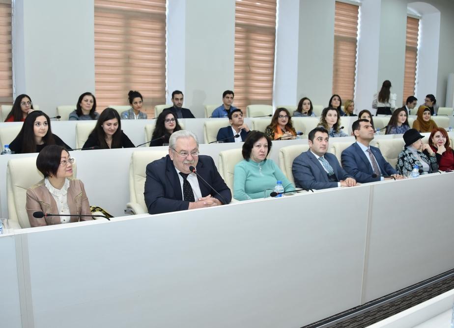 В UNEC выпускникам курсов дистанционного изучения китайского языка вручены сертификаты