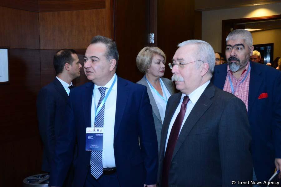 В рамках конференции "Баку-Москва - диалог культур" состоялось открытие круглого стола
