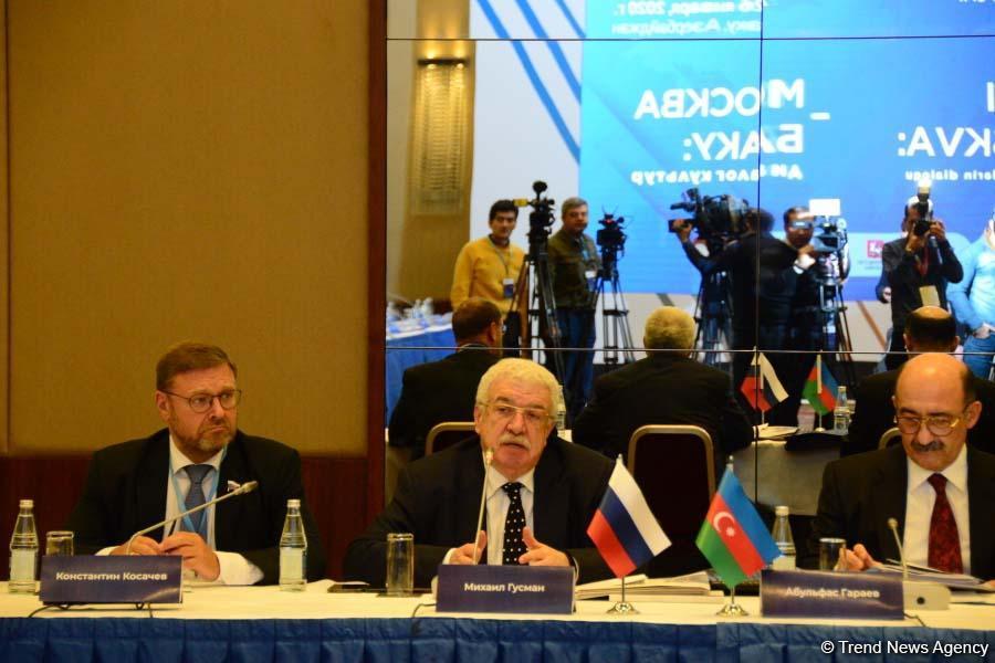 В рамках конференции "Баку-Москва - диалог культур" состоялось открытие круглого стола