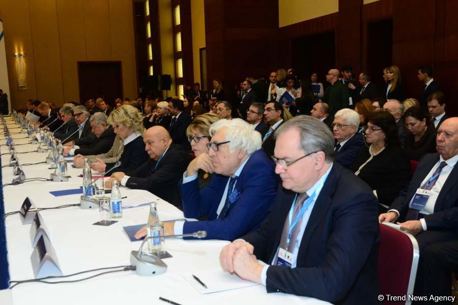 В рамках конференции "Баку-Москва - диалог культур" состоялось открытие круглого стола