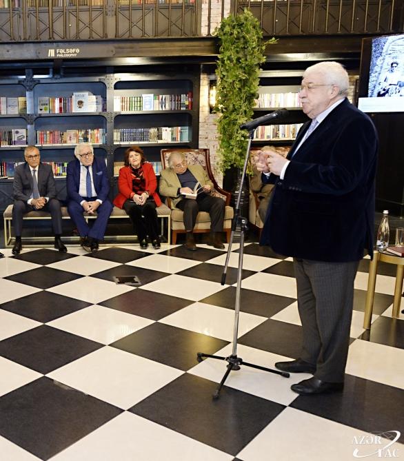 В Бакинском книжном центре состоялась церемония презентации книги «Формула жизни. Книга о папе и маме»