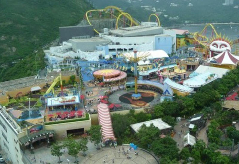 В Гонконге из-за угрозы пневмонии закрылись Disneyland и Ocean Park