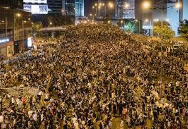 Жители Гонконга протестуют против карантина