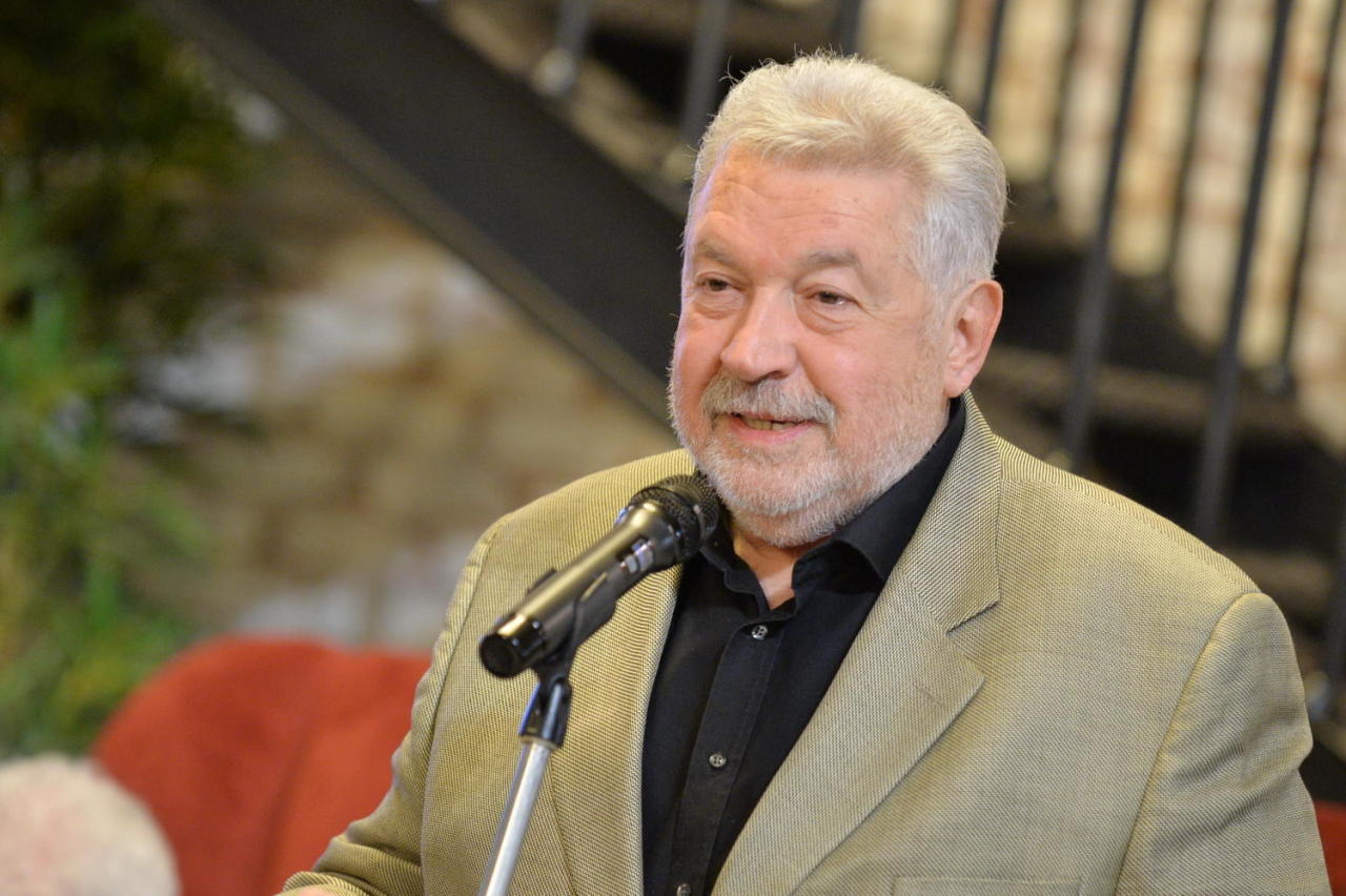 В Бакинском книжном центре состоялась презентации книг, приуроченная к 70-летию Михаила Гусмана