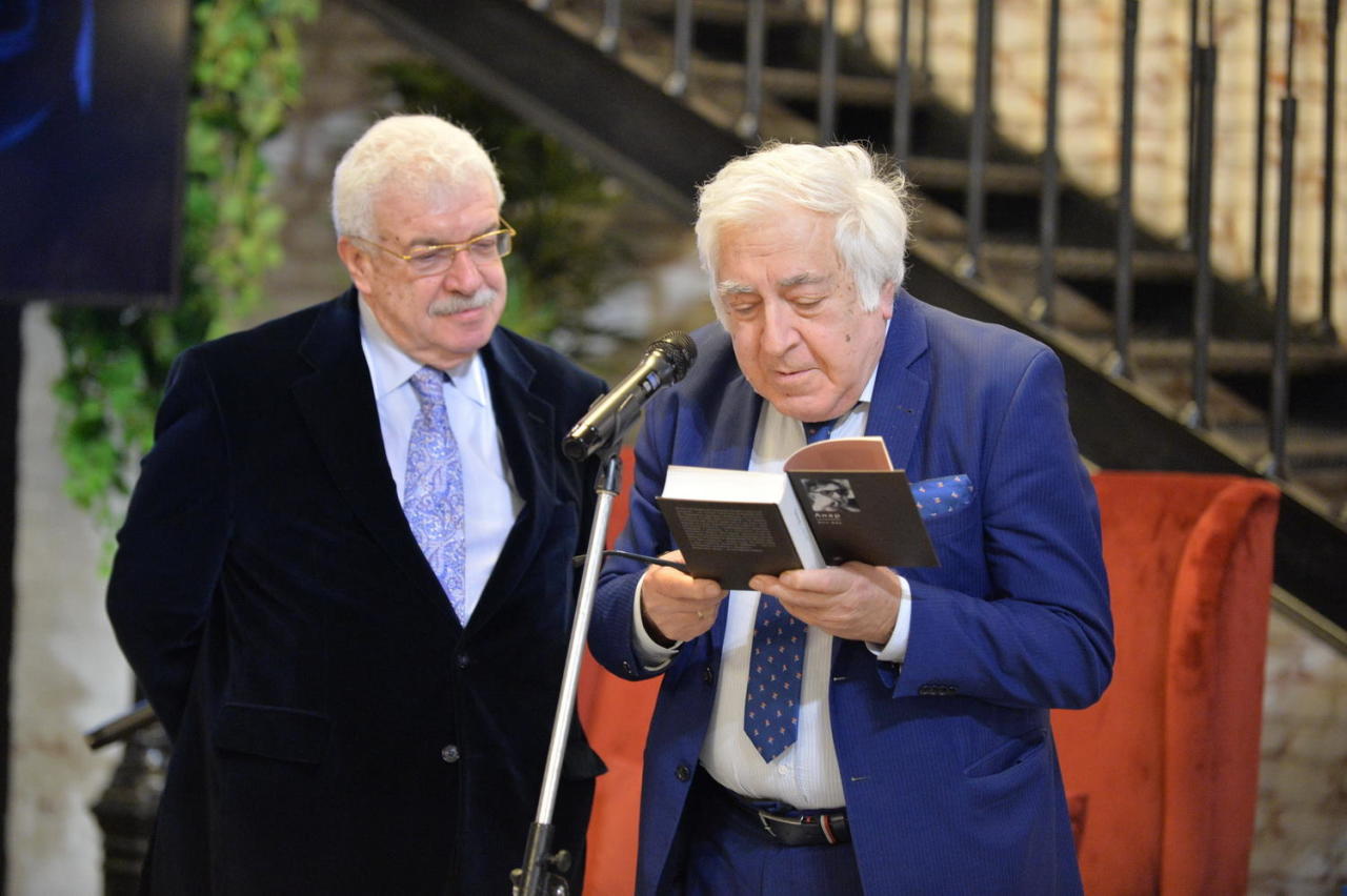 В Бакинском книжном центре состоялась презентации книг, приуроченная к 70-летию Михаила Гусмана