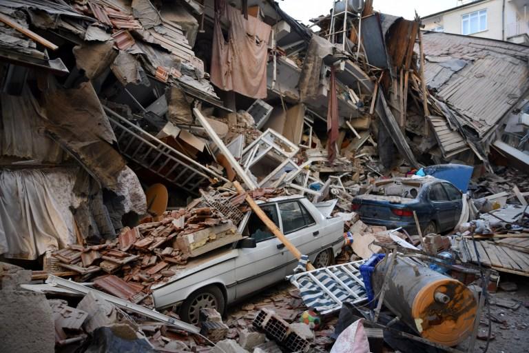 Последствия разрушительного землетрясения в Турции