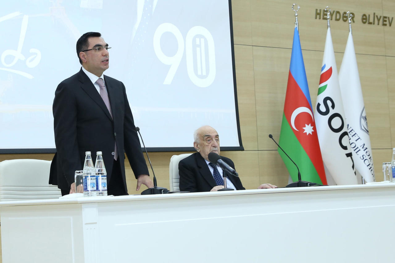 Первый вице-президент SOCAR, академик Хошбахт Юсифзаде награжден дипломом Почетного профессора БВШН