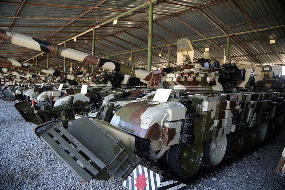 В воинских частях Азербайджана идет проверка военной техники