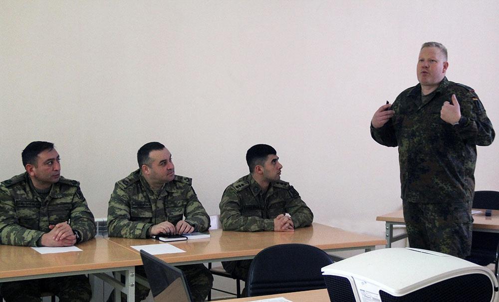 НАТО проводит курсы в Баку