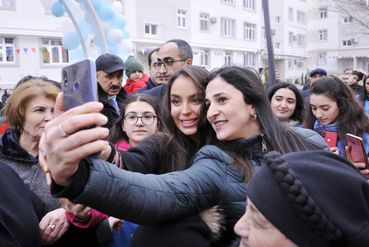 Вице-президент Фонда Гейдара Алиева Лейла Алиева приняла участие в открытии очередного двора, благоустроенного в рамках проекта "Наш двор"