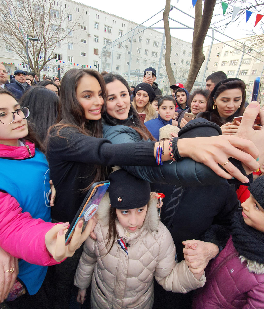 Вице-президент Фонда Гейдара Алиева Лейла Алиева приняла участие в открытии очередного двора, благоустроенного в рамках проекта "Наш двор"
