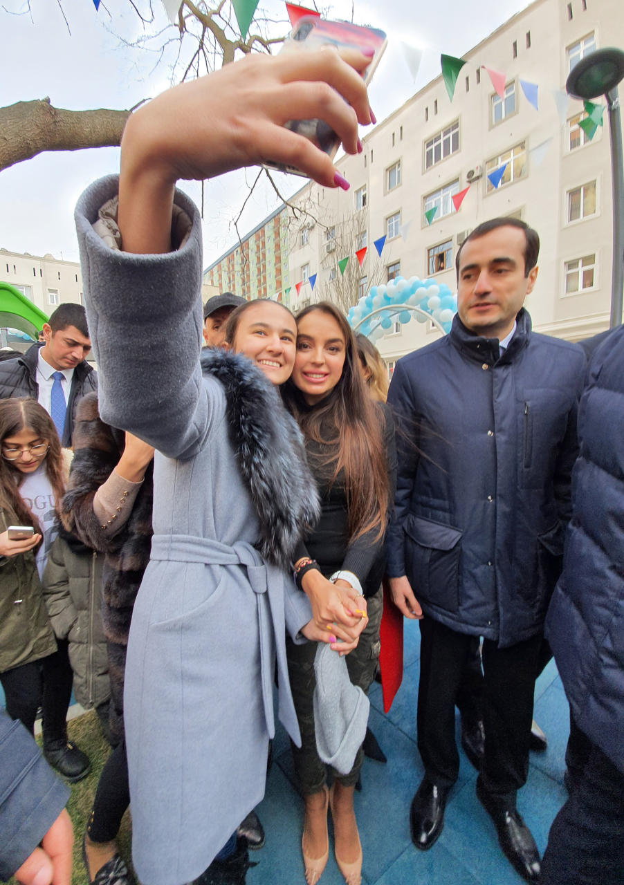 Вице-президент Фонда Гейдара Алиева Лейла Алиева приняла участие в открытии очередного двора, благоустроенного в рамках проекта "Наш двор"