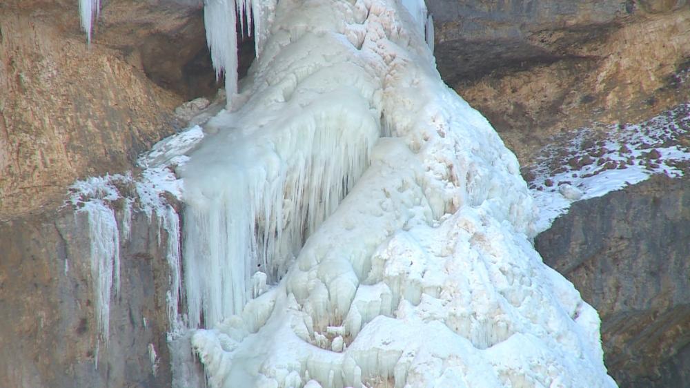 Замерзшие водопады Гусара