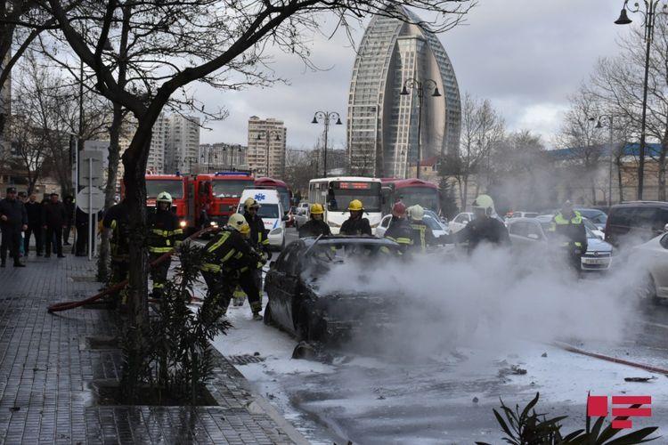 В Баку сгорел автомобиль