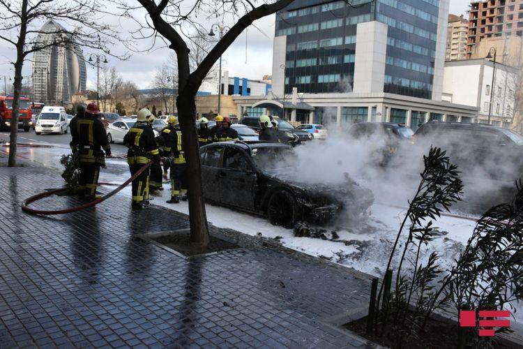 В Баку сгорел автомобиль