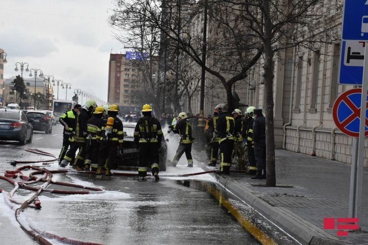 В Баку сгорел автомобиль