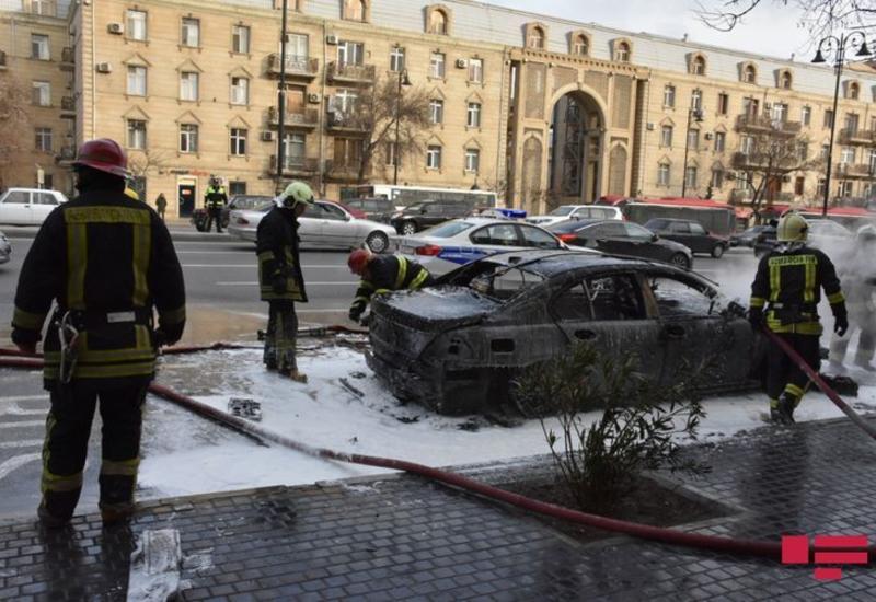 В Баку сгорел автомобиль