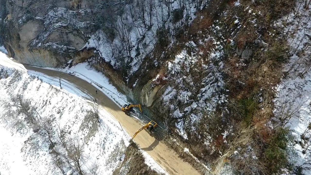 В Азербайджане реконструируется одна из важных региональных автодорог