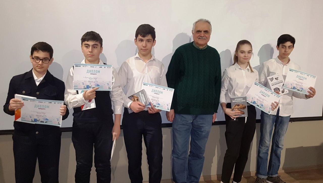 В Баку прошла акция "Открытая лабораторная" для бакинских школьников