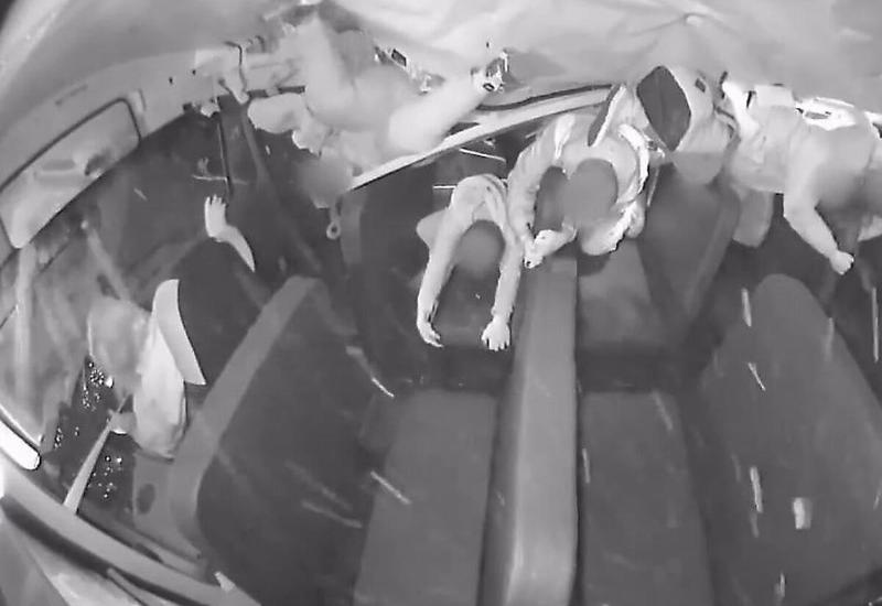 Полицейские опубликовали кадры с переворотом школьного автобуса