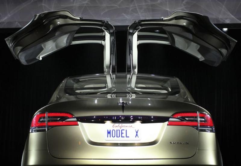 Tesla отзывает 15 тыс. электромобилей