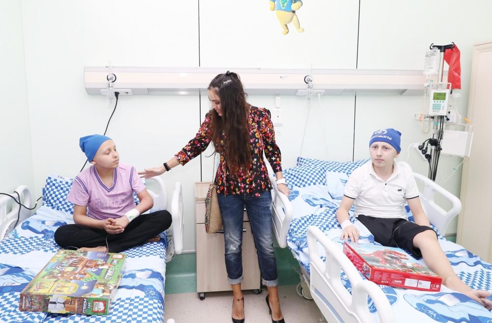 Вице-президент Фонда Гейдара Алиева Лейла Алиева встретилась с детьми, страдающими онкологическими заболеваниями