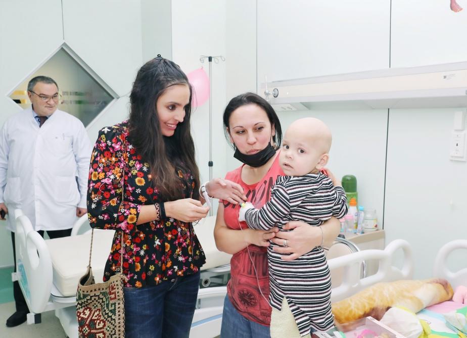 Вице-президент Фонда Гейдара Алиева Лейла Алиева встретилась с детьми, страдающими онкологическими заболеваниями