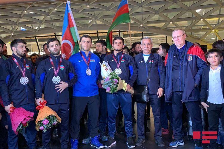 Сборная Азербайджана по греко-римской борьбе вернулась на Родину