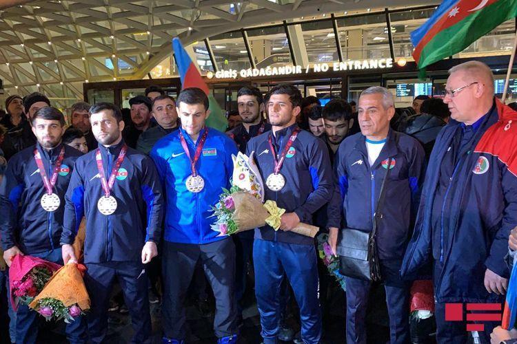 Сборная Азербайджана по греко-римской борьбе вернулась на Родину