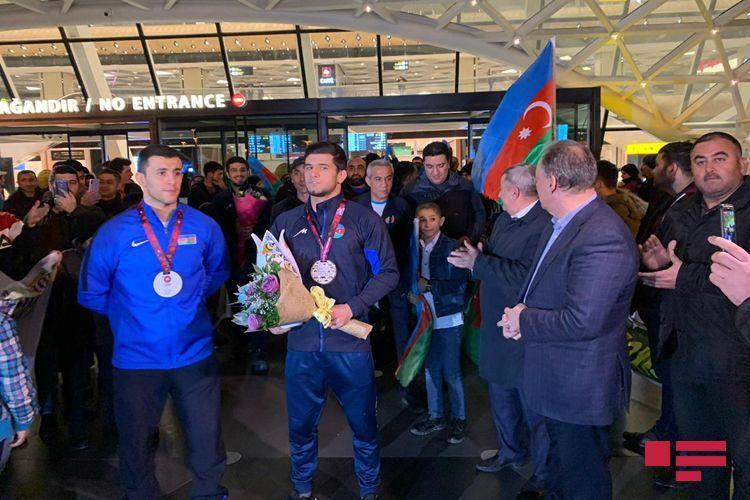 Сборная Азербайджана по греко-римской борьбе вернулась на Родину