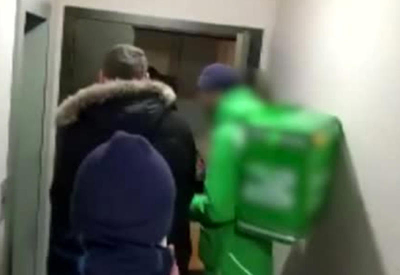 Доставщик еды помог поймать вооруженную банду и попал на камеры