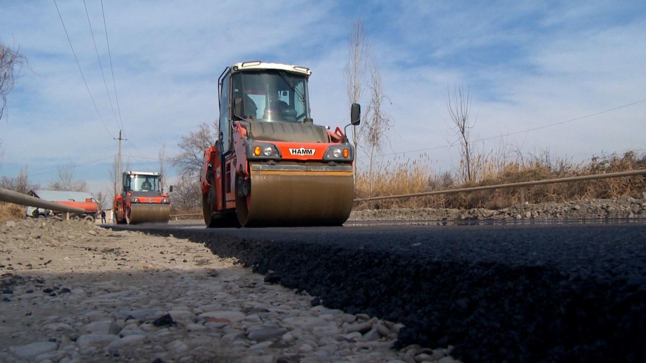 В Гейчае реконструируется дорога местного значения