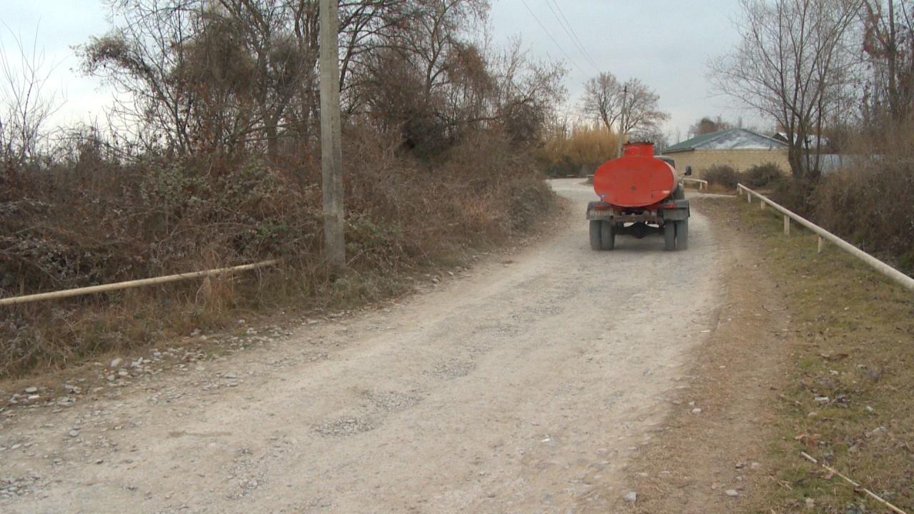 В Гейчае реконструируется дорога местного значения