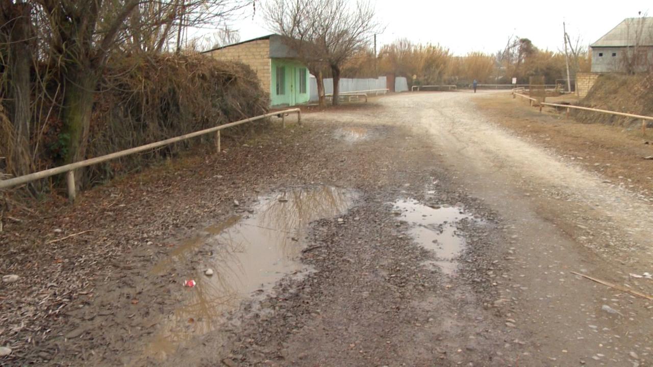 В Гейчае реконструируется дорога местного значения