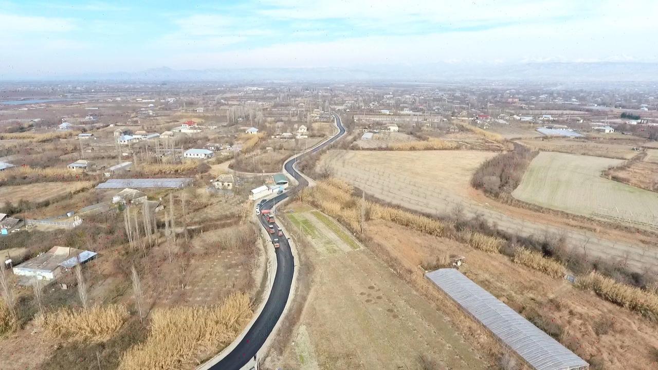 В Гейчае реконструируется дорога местного значения