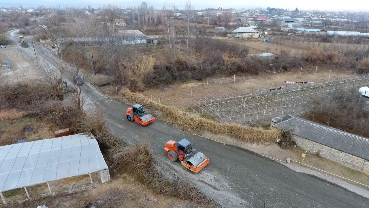 В Гейчае реконструируется дорога местного значения