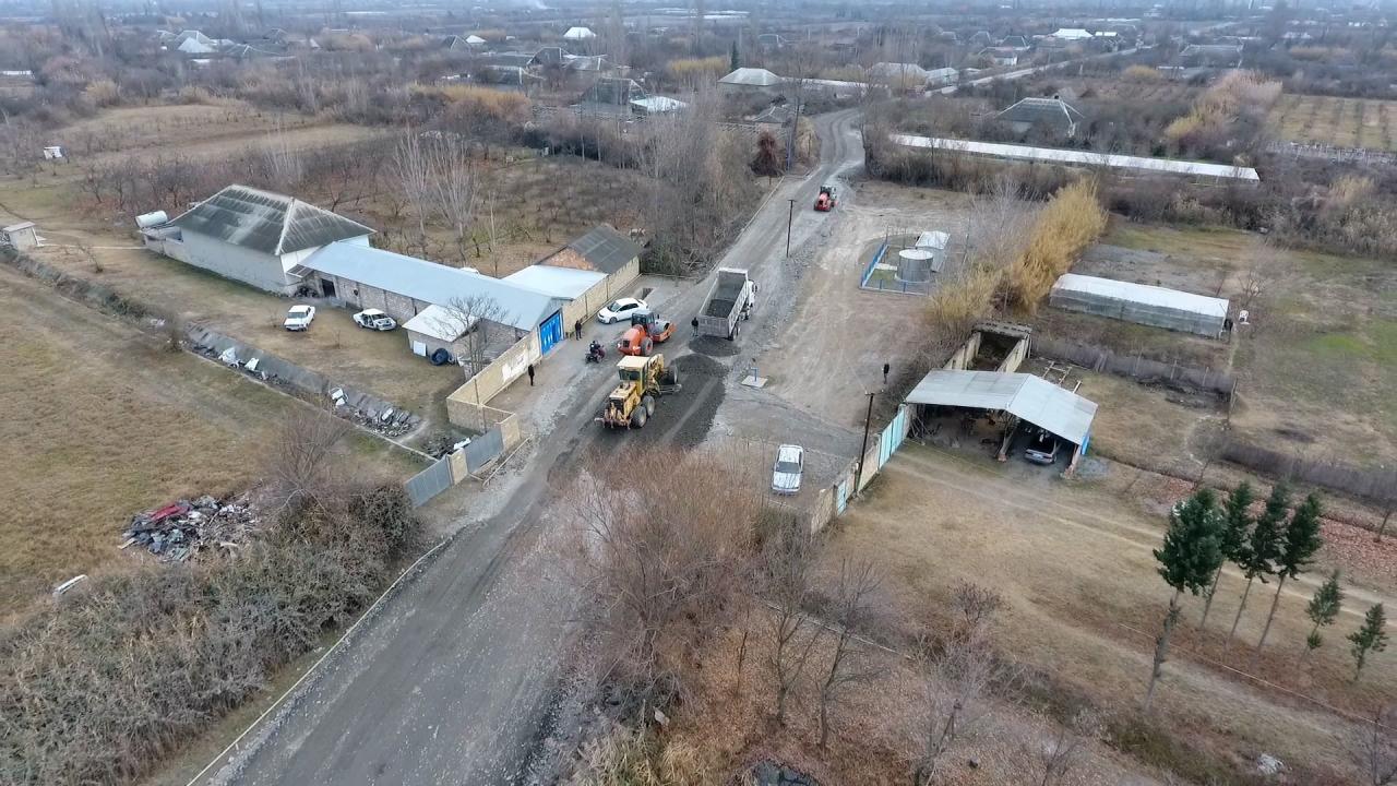 В Гейчае реконструируется дорога местного значения