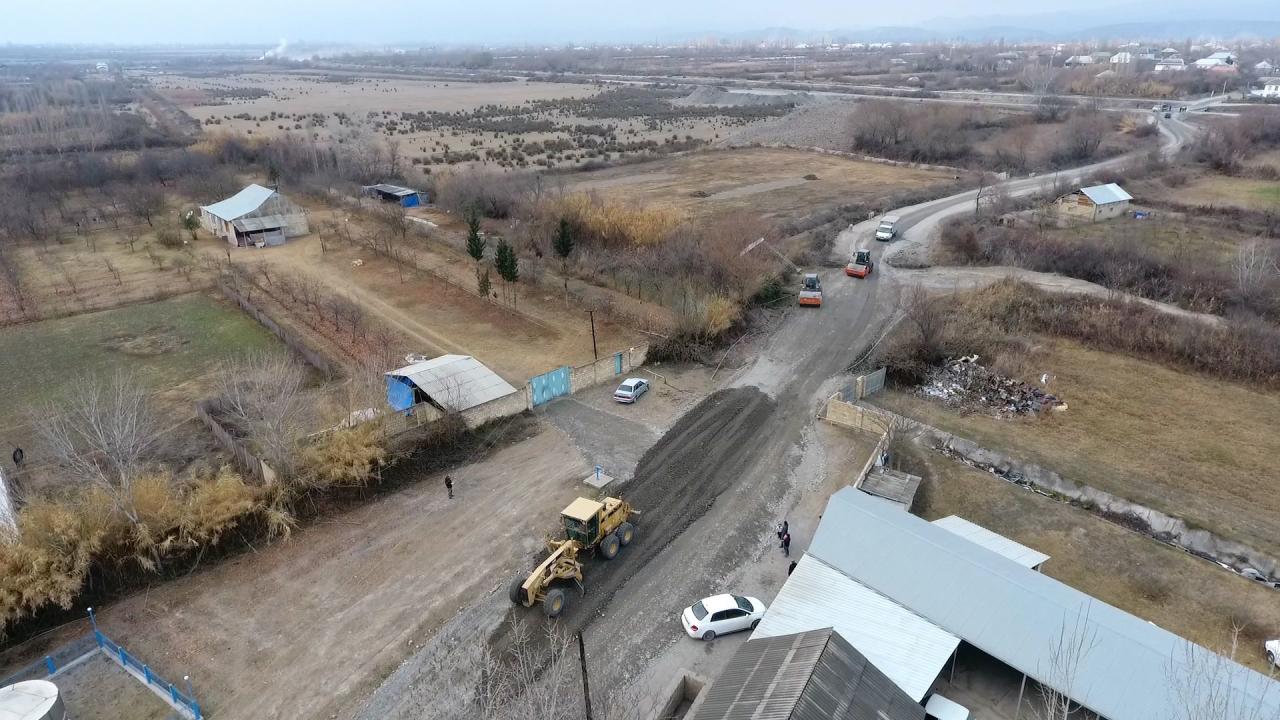 В Гейчае реконструируется дорога местного значения