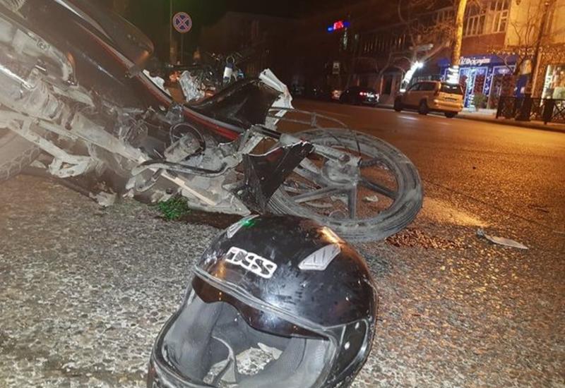 В Баку мотоцикл врезался в грузовую "Газель", есть пострадавшие