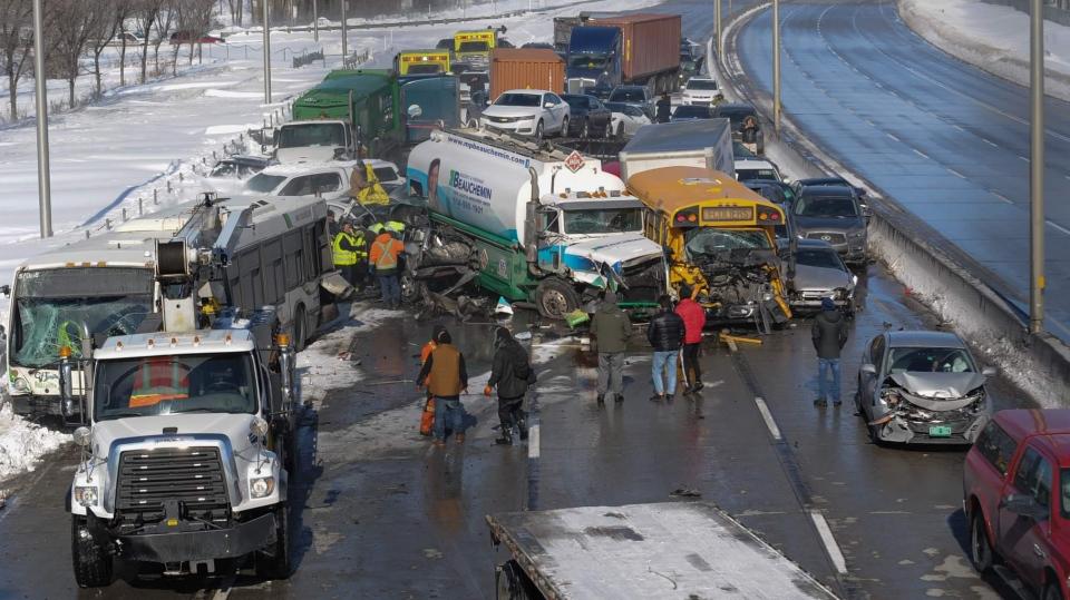 В Канаде столкнулись 200 автомобилей, пострадали 60 человек