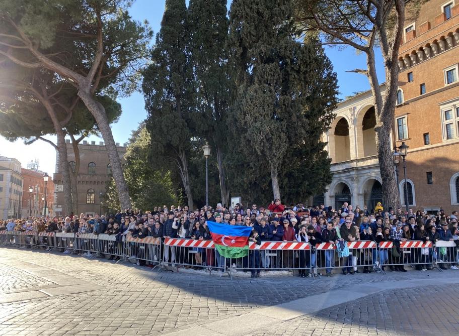 Президент Ильхам Алиев и Первая леди Мехрибан Алиева посетили в Риме памятник неизвестному солдату