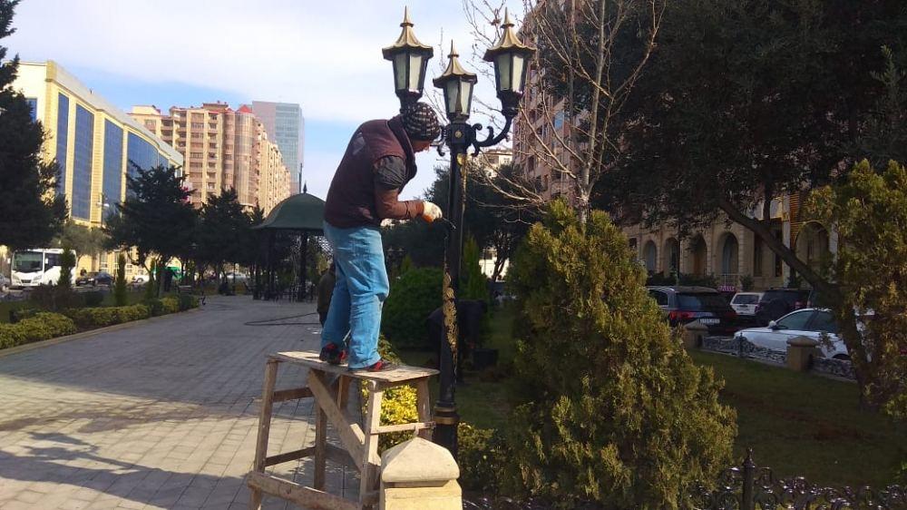 В парке Ходжалы проводятся работы по благоустройству