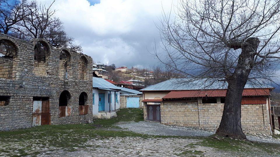 Azərbaycanın füsunkar məkanı: burada bütün evlər üzü qibləyə tikilib