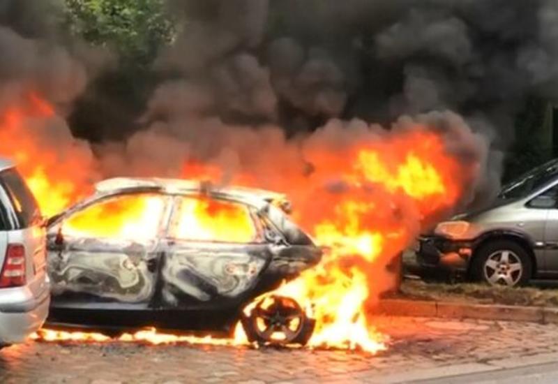 Страшная авария в Баку: водитель заживо сгорел в собственном автомобиле