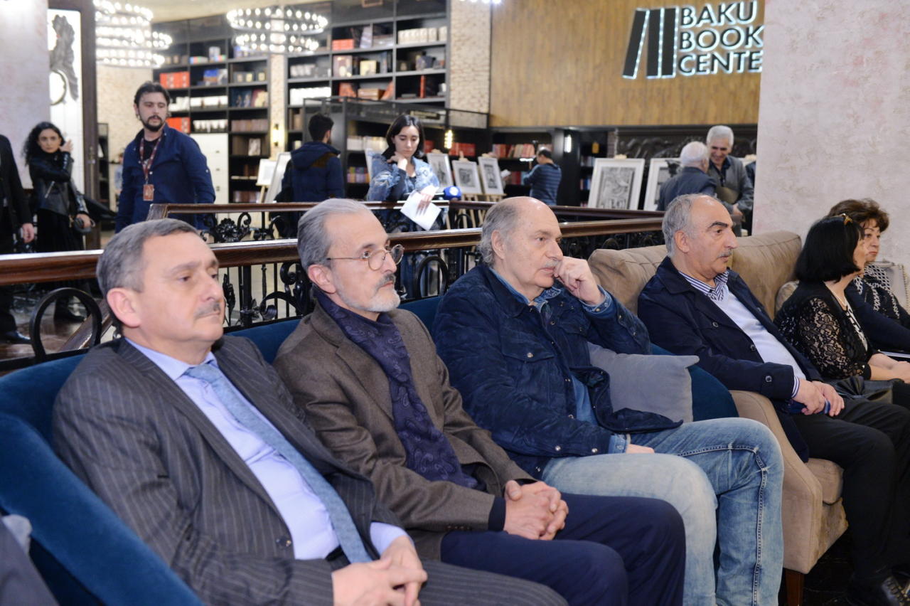 В Баку презентована книга «Карабахнаме. Страницы истории»