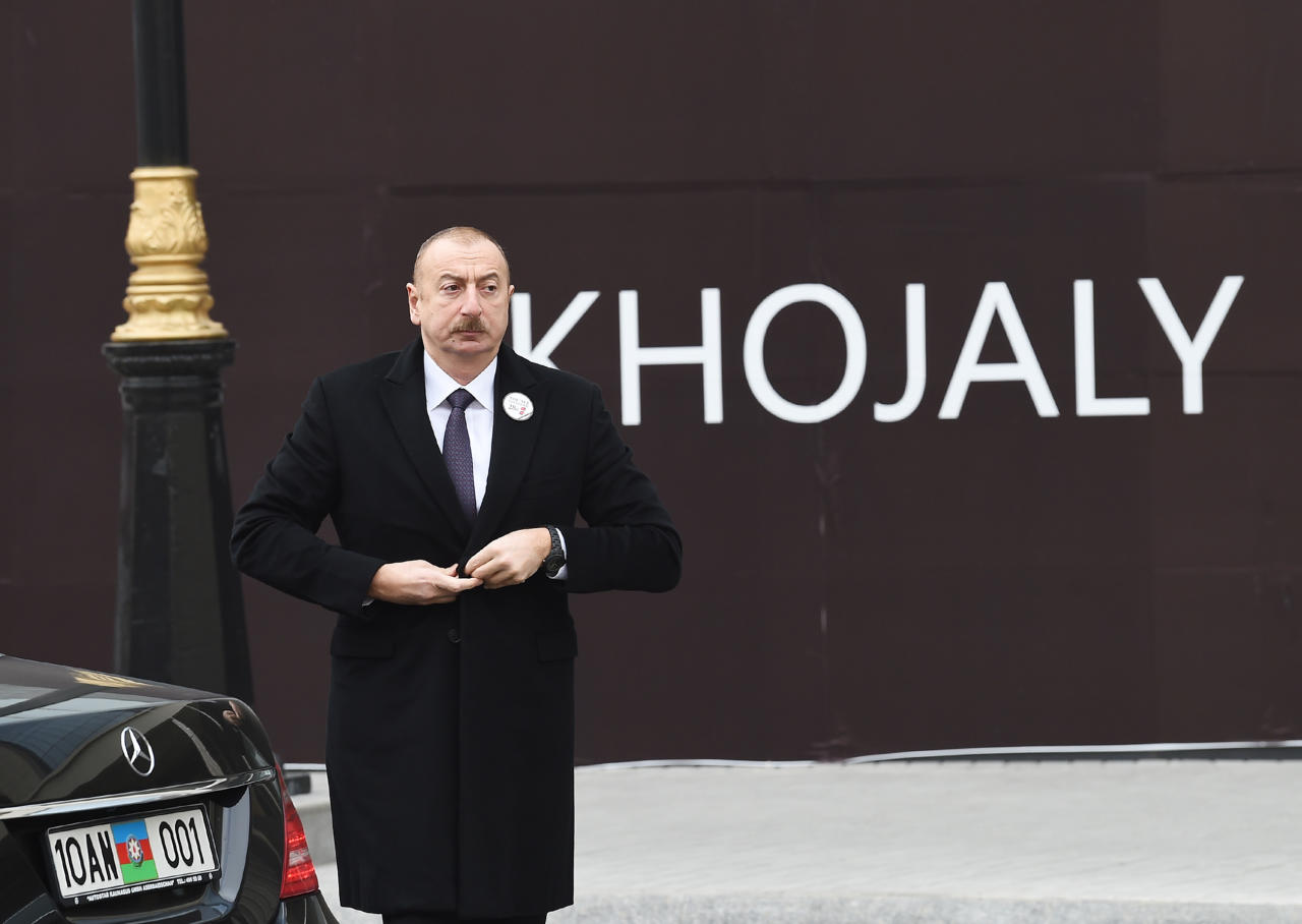 Президент Ильхам Алиев и Первая леди Мехрибан Алиева приняли участие в церемонии почтения памяти жертв Ходжалинского геноцида