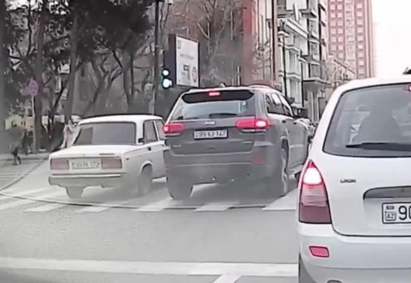 В Баку столкнулись "Жигули"