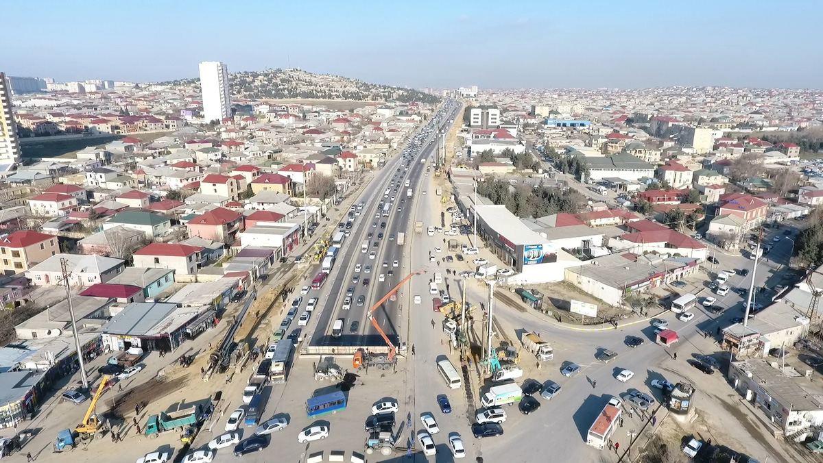 В Баку расширяется дорога на въезде в город
