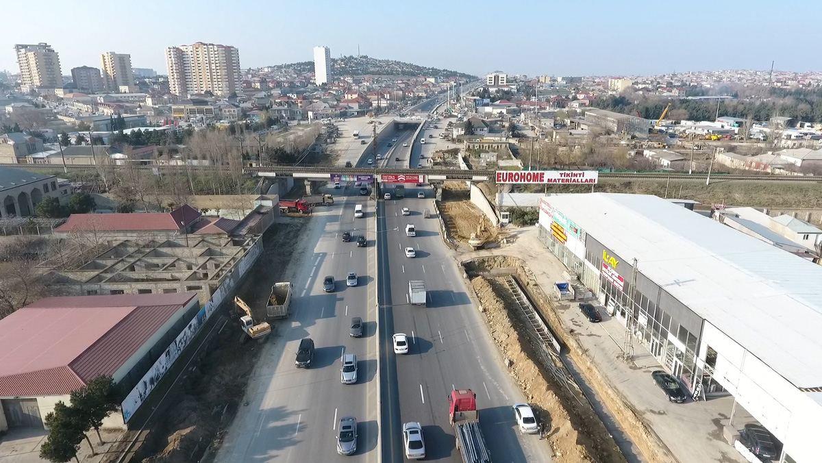 В Баку расширяется дорога на въезде в город